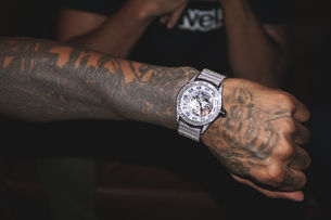 Booba x Corum 霸气推出31克拉钻石腕表