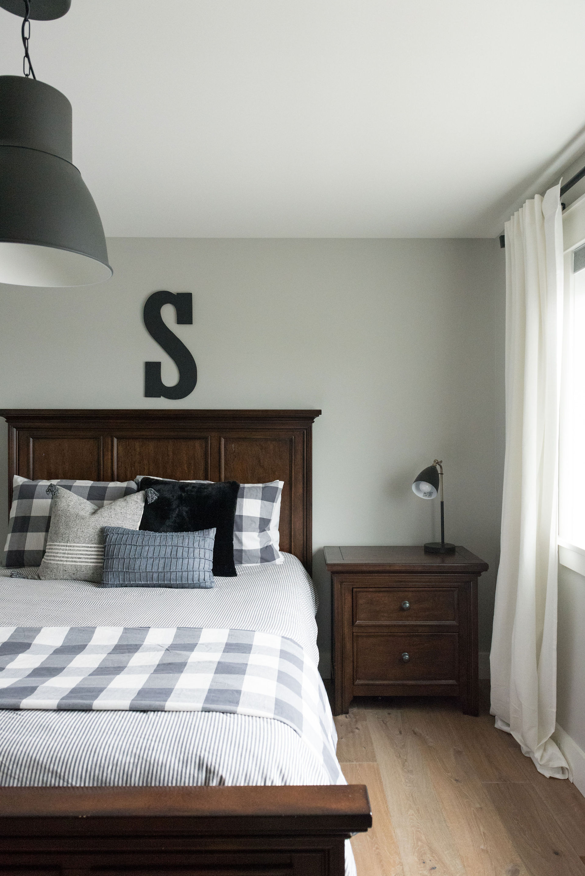 Bedroom with Marvin Elevate Casement windows