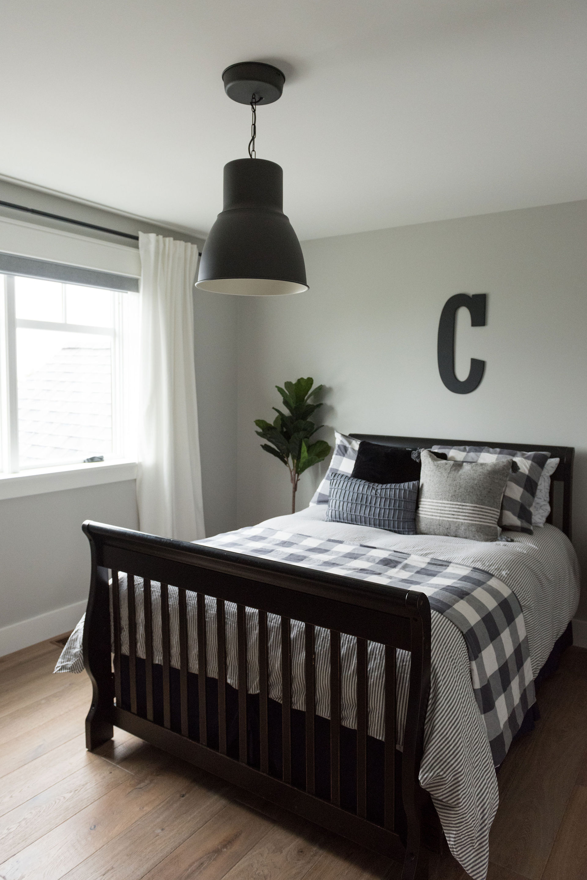Bedroom with Marvin Elevate Casement windows