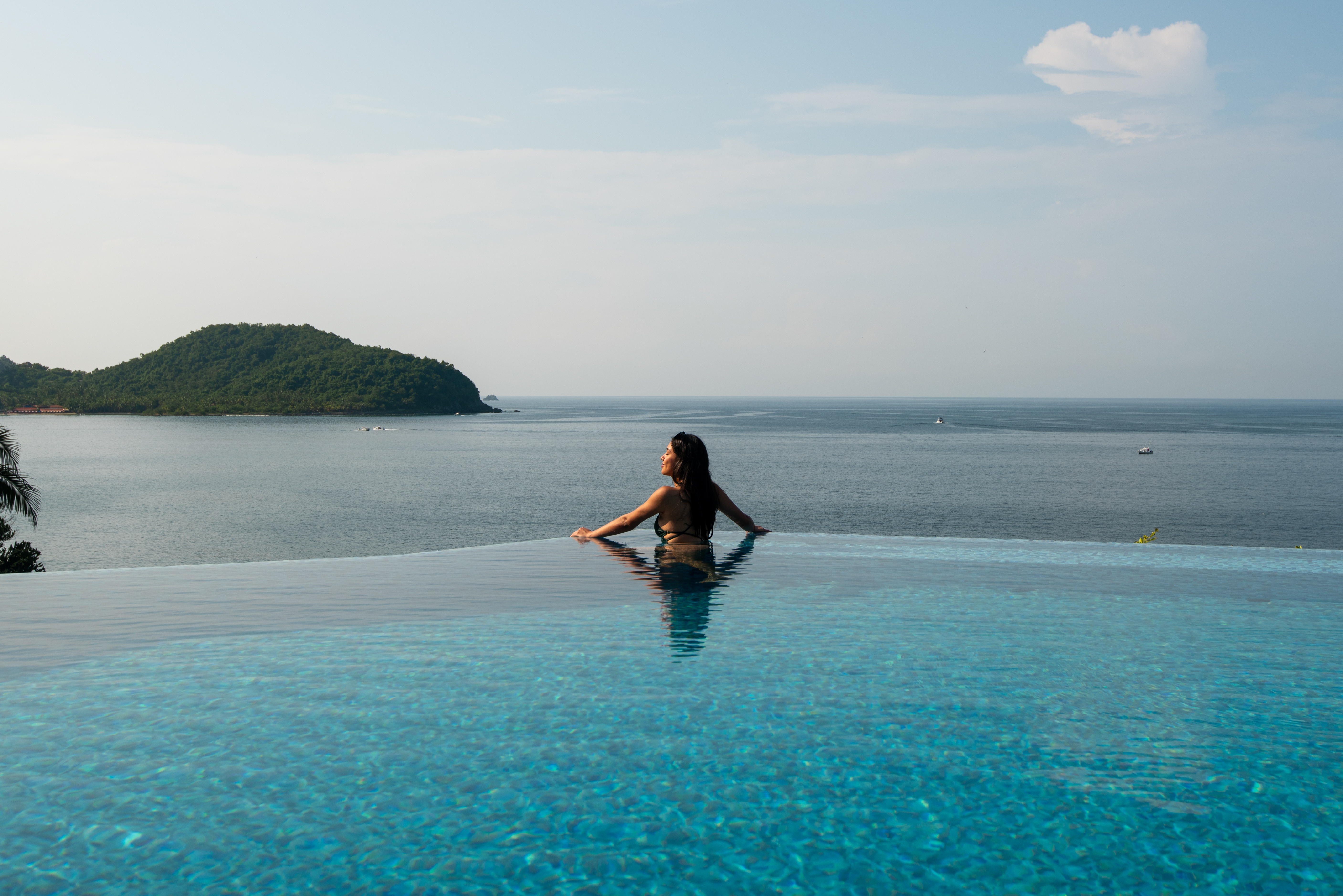 La Casa Que Canta infinity pool with model and Zihuatanejo Bay ocean view in Mexico