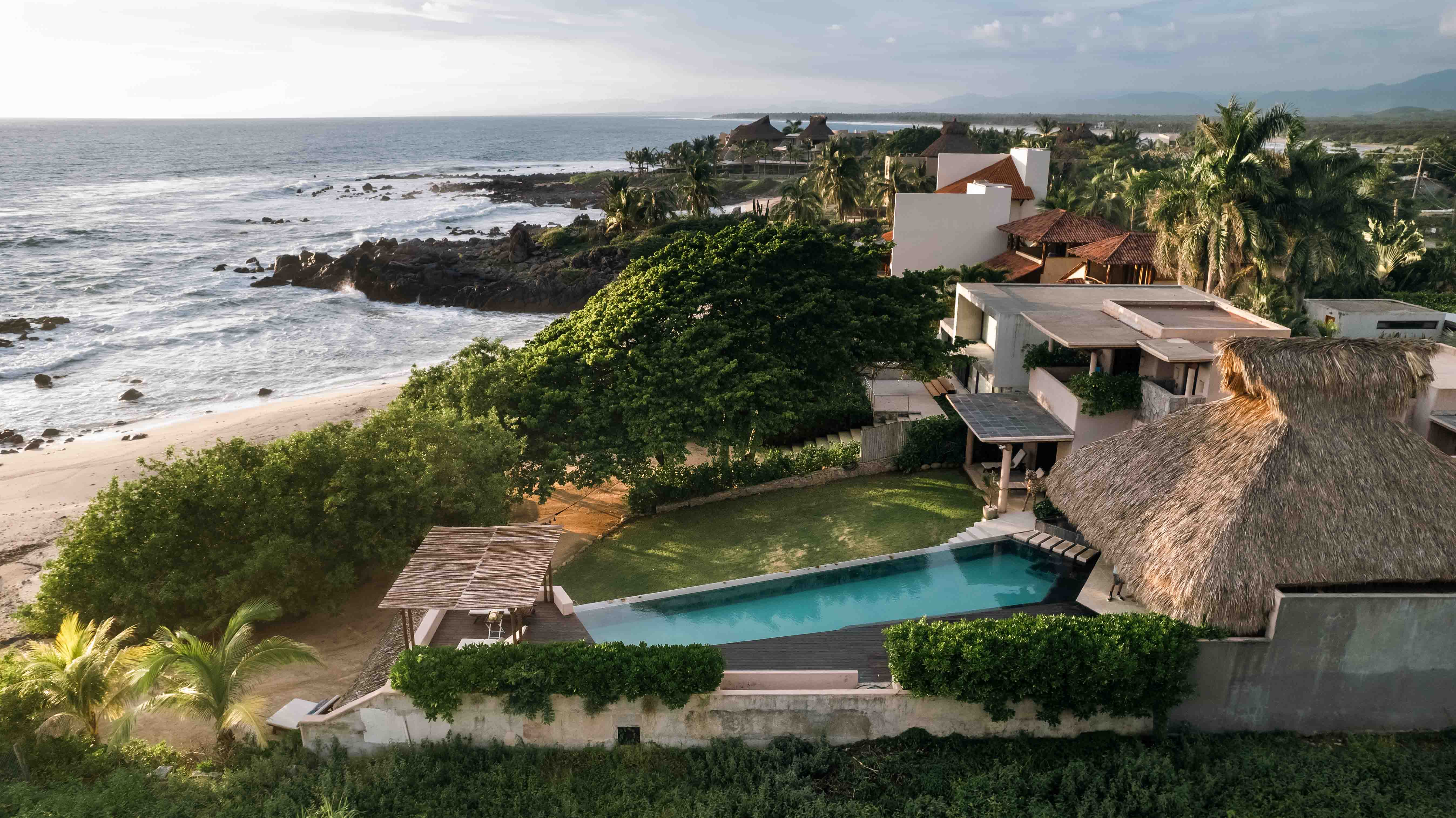 Contemporary beachfront house designed by Zozaya Arquitectos on the Pacific coast of Mexico