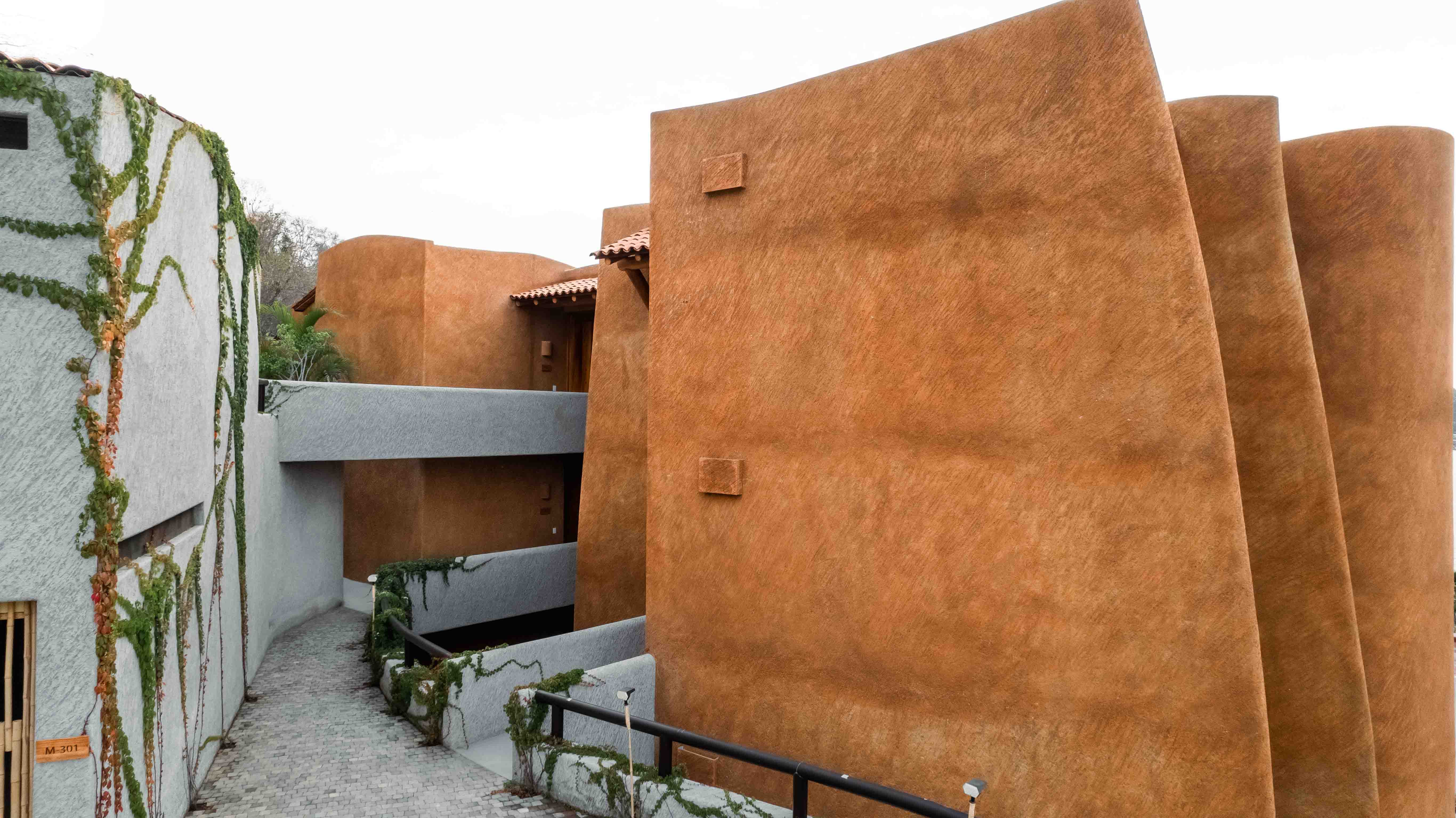 residence designed by Zozaya Arquitectos in Zihuatanejo, Mexico.
Exterior of Armadillo luxury residence designed by Zozaya Arquitectos in Zihuatanejo, Mexico