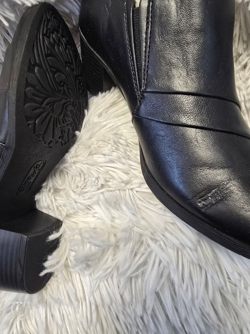 Thumbnail: Women block heel shoe size 8.5 NEW