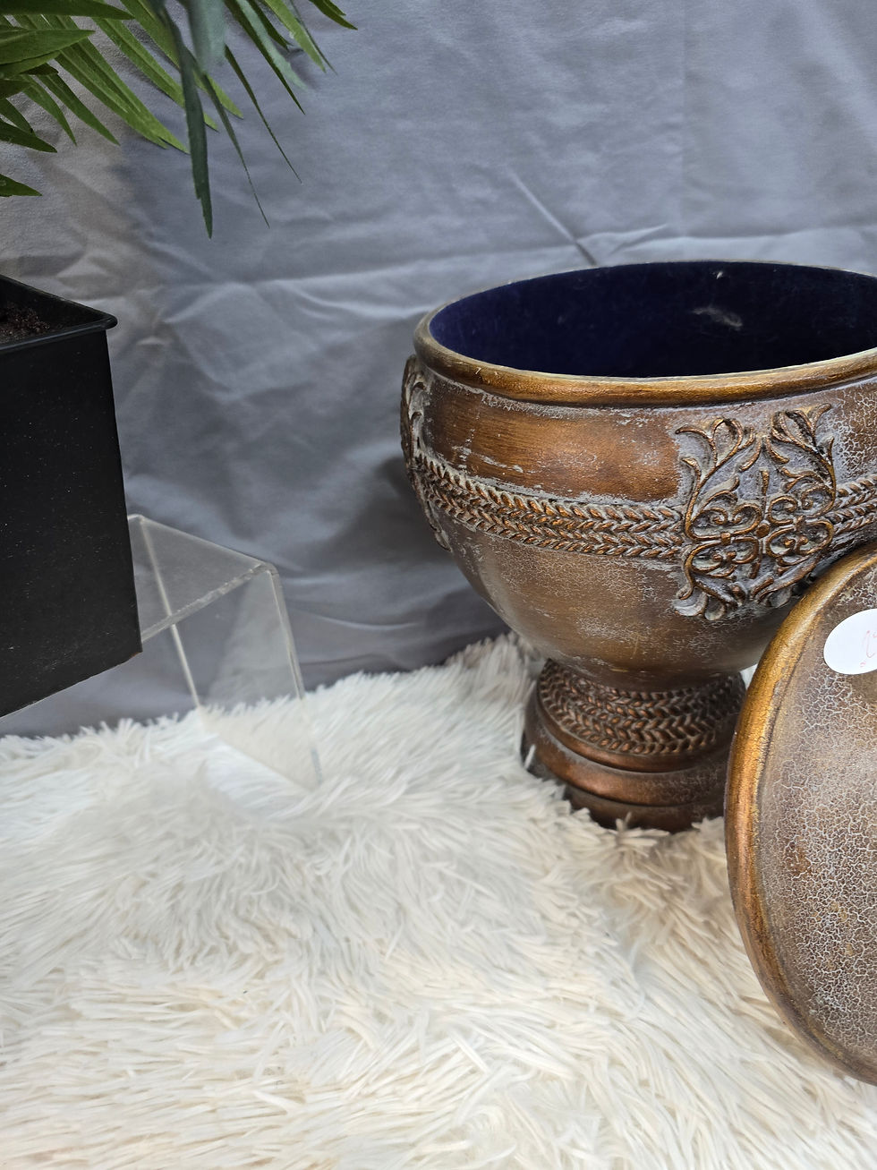 Thumbnail: Ornate Baroque resin urn