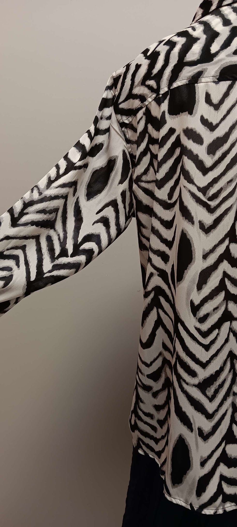 Thumbnail: Zebra stripes dress barn blouse new with tag size 1X