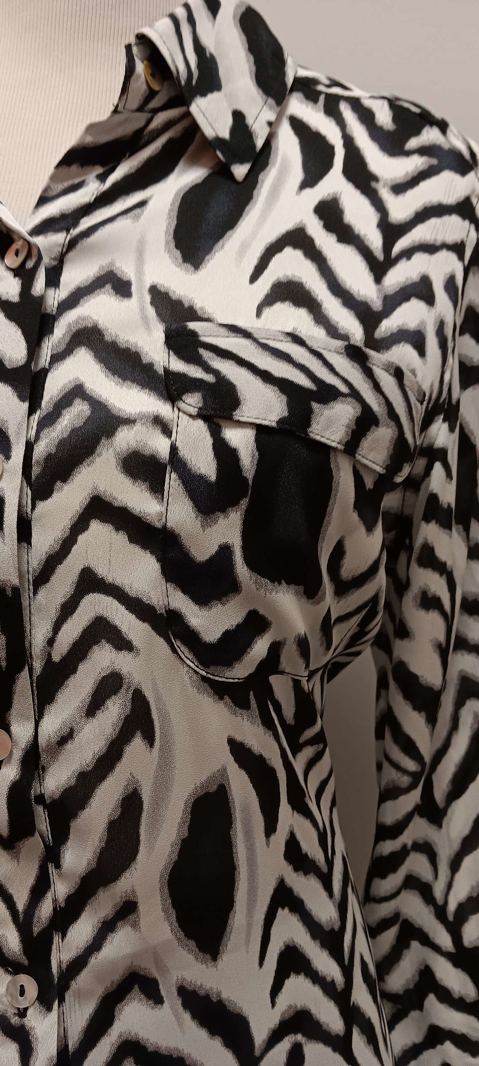 Thumbnail: Zebra stripes dress barn blouse new with tag size 1X