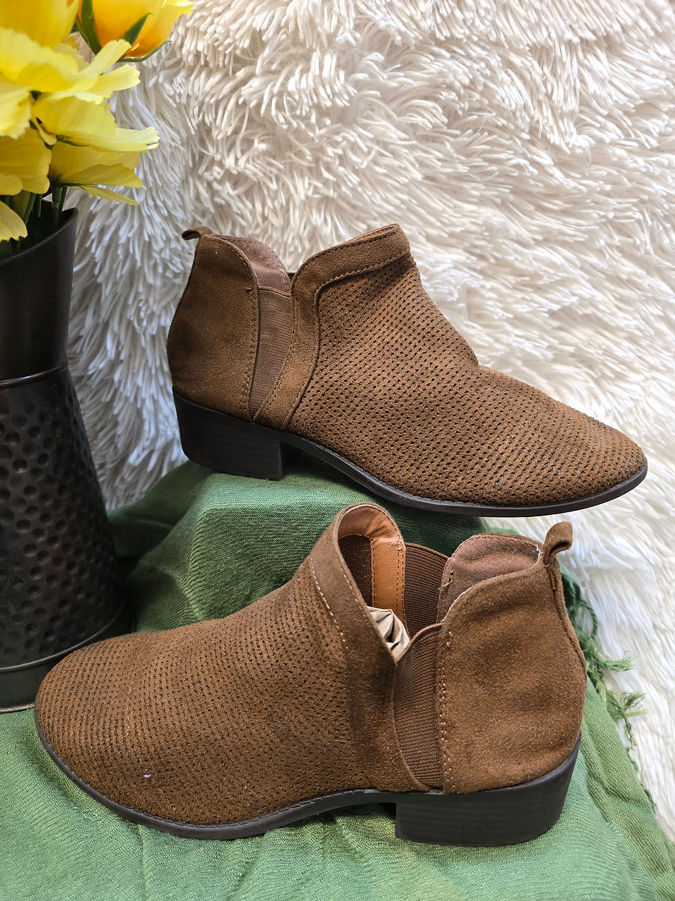 Thumbnail: Cityclassified brown boots size 7.5