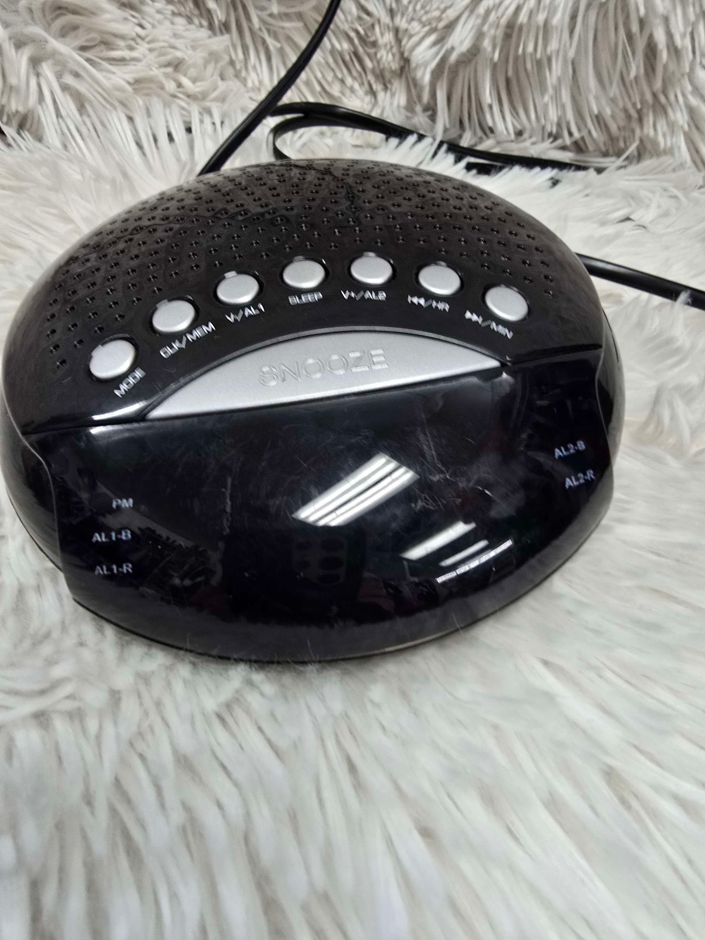 Supersonic Sc380 Dual Alarm Clock Am/fm Radio