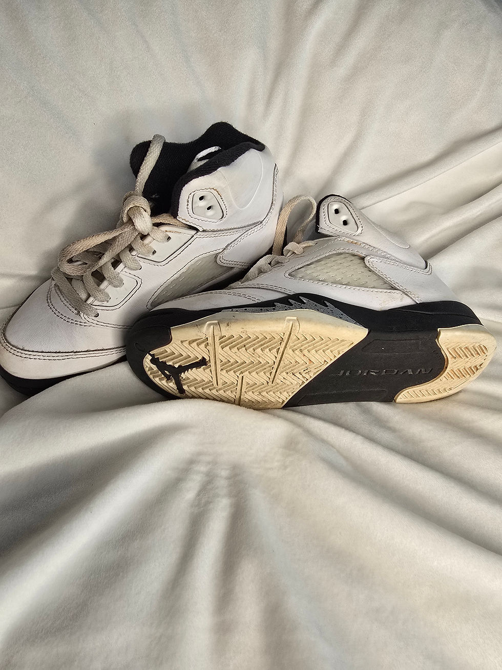 Thumbnail: Jordan Youth White & Black Basketball Sneakers