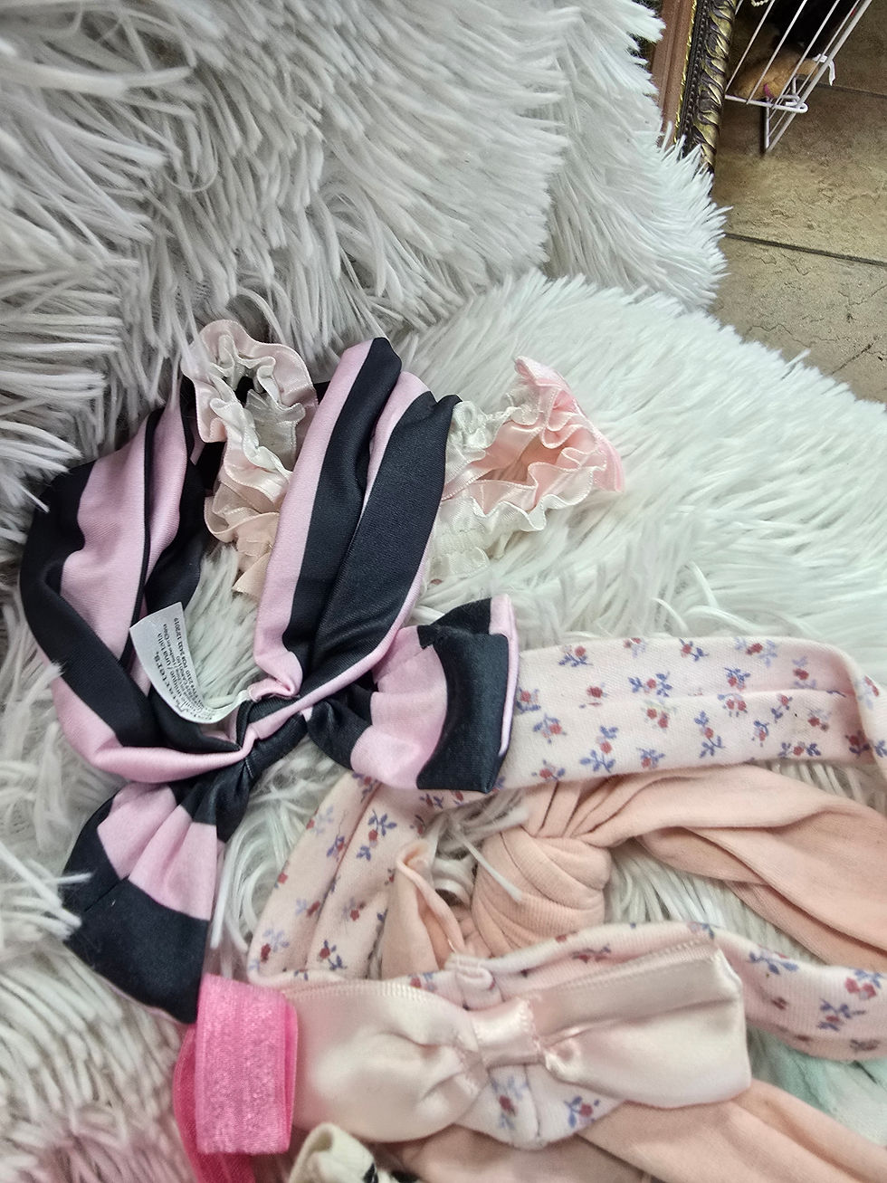 Thumbnail: Baby girl accessories MITTENS AND BOWS