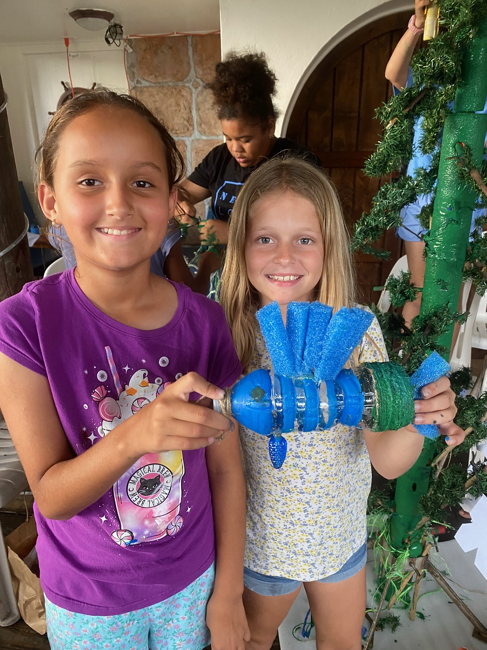 Saba kids making Christmas ornaments and a tree out of the trash they collected.