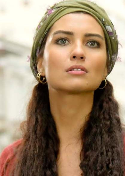 Tuba Büyüküstün İzmir