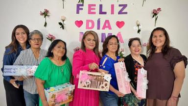 Gobierno de Sonora festeja a adultas mayores del ISAAM por el Día de las Madres