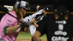 Acaricia pitcheo de Guerreros el "no-no", derrota 4-0 a Leones