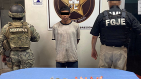 Aseguran a sujeto en posesión de droga y catean domicilio en Ciudad Obregón