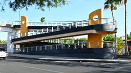 Realiza Ayuntamiento de Hermosillo mantenimiento a puente peatonal cercano a UNISON