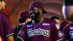 Dwight Smith Jr está de vuelta con Tomateros