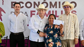 Gobernador Durazo respalda economía de más de 13 mil familias vulnerables con entrega de apoyos directos