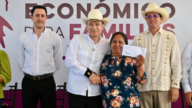 Gobernador Durazo respalda economía de más de 13 mil familias vulnerables con entrega de apoyos directos