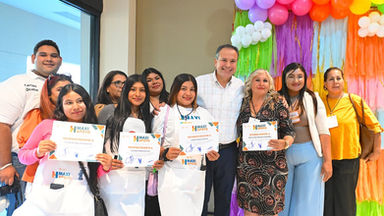 Fortalece Toño Astiazarán emprendimientos de casi 3 mil personas con Maxi Apoyo