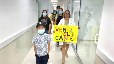 Vence niño al cáncer en IMSS Sonora y realiza toque de campana