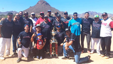 El Rastro levanta trofeo de campeón en el grupo Rodrigo Daniels de la Liga "Yaqui" Ríos