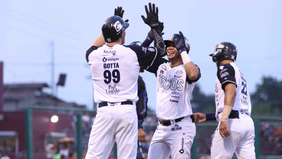 Tecos de los Dos Laredos se lleva el primero de la serie en el Parque La Junta