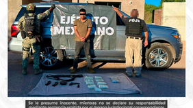 Operativo conjunto asegura a un hombre armado con droga y vehículo en Rosario de Tesopaco