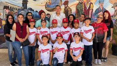 Alcalde Luis Fuentes Aguilar entrega apoyo al equipo Rieleritos rumbo a torneo distrital