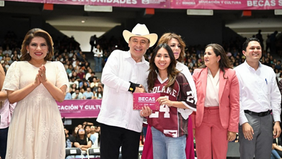 Gobernador Durazo respalda el futuro de los jóvenes con más de 18 mil becas entregadas en Hermosillo