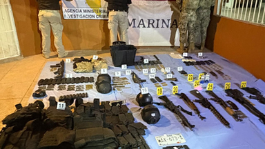 Aseguran arsenal, droga y vehículo robado en cateo conjunto AMIC-SEMAR en Guaymas
