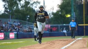 Leones empata la serie a Bravos con cuadrangulares de Charles y Juárez