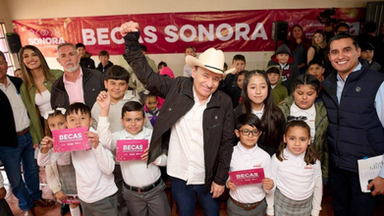 Gobernador Durazo beneficia a familias sonorenses con más becas, más apoyos y menos gastos