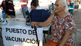 Gobernador Durazo cumple a familias de la colonia Las Peredas con servicios gratuitos de “Sonora Atiende”