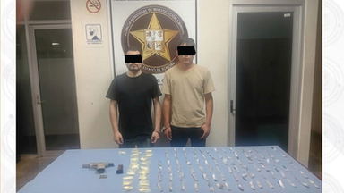 FGJES detiene a dos sujetos con arma de fuego y narcóticos en Cajeme