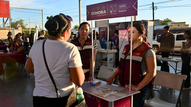 Con jornada "Sonora Atiende" Gobernador Durazo beneficia a familias de la colonia Villa del Real