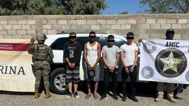 Operativo conjunto AMIC-SEMAR asegura a cuatro masculinos y vehículo con reporte de robo en Altar