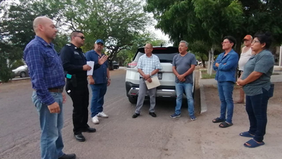 Funcionarios municipales de Empalme se reúnen con vecinos de la calle Libertad para atender sus propuestas