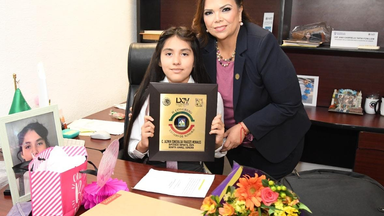 La diputada Gabriela Tapia Fonllem recibe a la diputada infantil Jazmín Esmeralda Fragozo de Benito Juárez