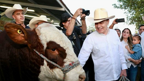 Anuncia Gobernador Durazo próxima reapertura para cruce de ganado por Agua Prieta a Estados Unidos