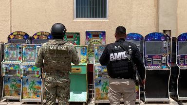 Operativo conjunto AMIC-SEMAR realiza decomiso de 14 máquinas tragamonedas
