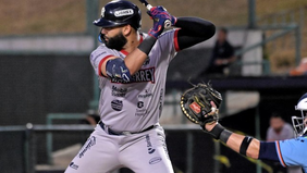 Cuadrangular de Asael Sánchez impulsa victoria de Sultanes sobre Tigres