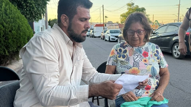 Sebastián Orduño ha entregado más de 2,300 pares de lentes de lectura a guaymenses