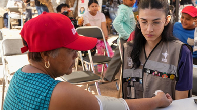 Acerca Salud Sonora vacunación contra el sarampión y servicios médicos gratuitos a sonorenses