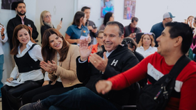 Ayudan Toño Astiazarán y Patty Ruibal a la rehabilitación de personas con discapacidad con equipo moderno y nueva unidad de transporte adaptado