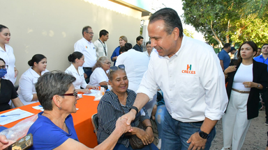 Atiende Toño Astiazarán a vecinos de la Solidaridad