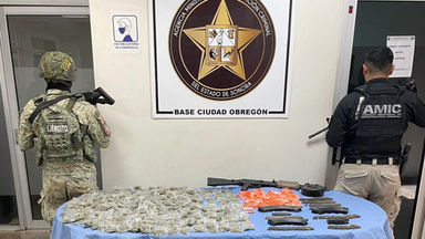 FGJES asegura fusil de asalto, equipo táctico y drogas durante operativo conjunto con DEFENSA en Cajeme