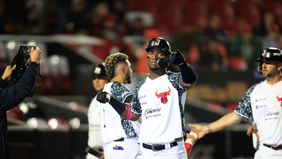 Toros propina segundo revés a Rieleros y asegura serie en el Chevron