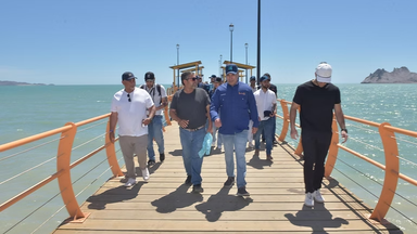 Impulsa Toño Astiazarán el turismo con puerta en muelle de Bahía de Kino y anuncia nuevo andador peatonal