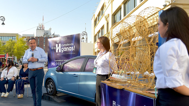 Celebra Toño Astiazarán sorteo "En La H Cumpliendo Ganas" con ganador del automóvil JAC E10X 2025